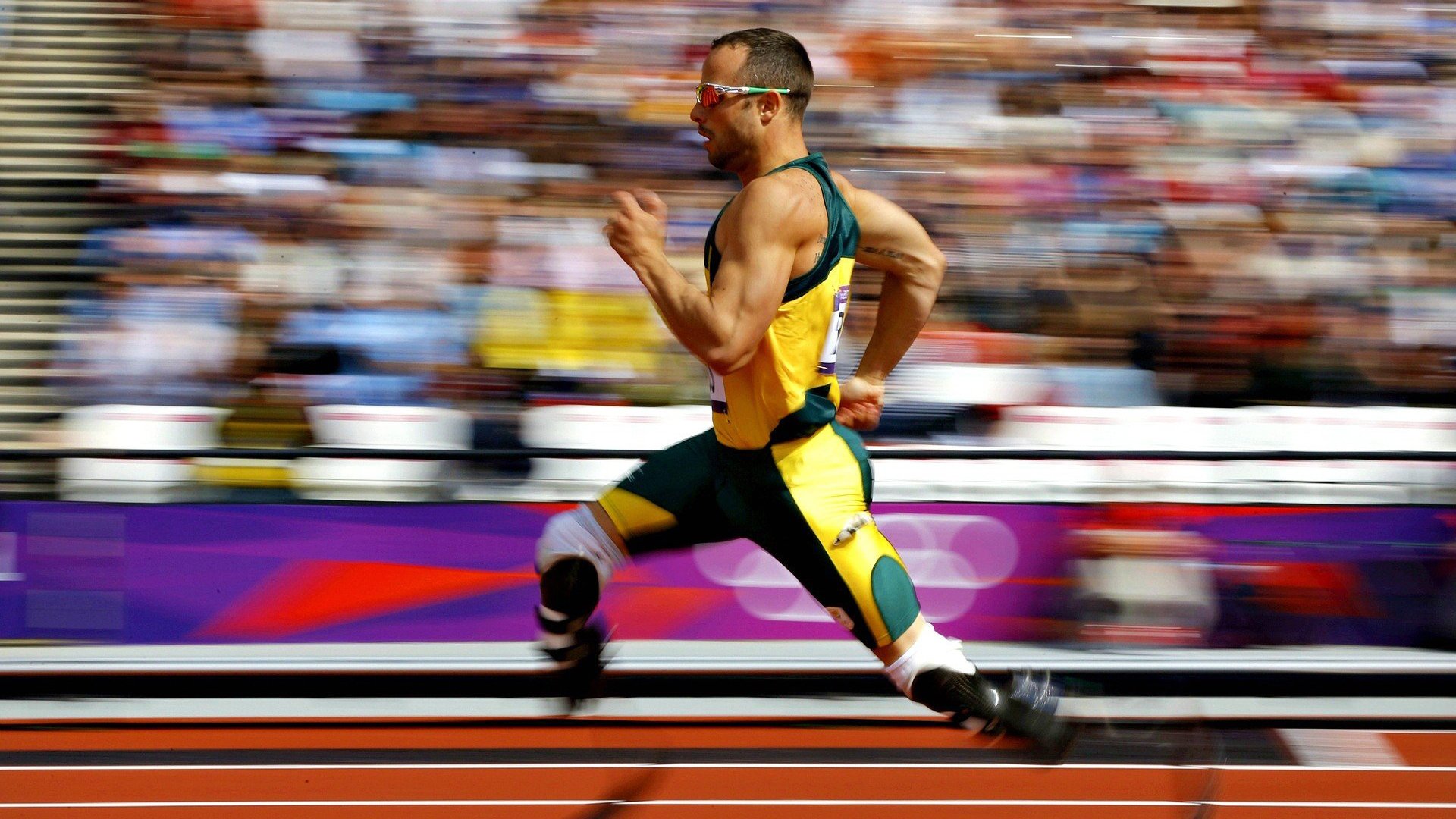 开云体育在线-当阿尔及利亚的沙漠风吹过玻利维亚的赛道，一场提前终结的F1年度争冠心理战